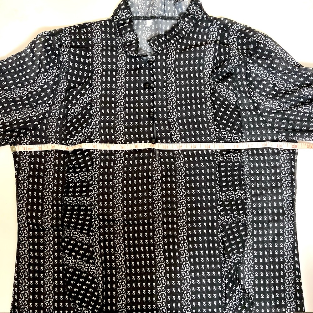 ✨New✨Gorgeous Black & White Partial Button Up Boutique Blouse - Picture 3 of 5